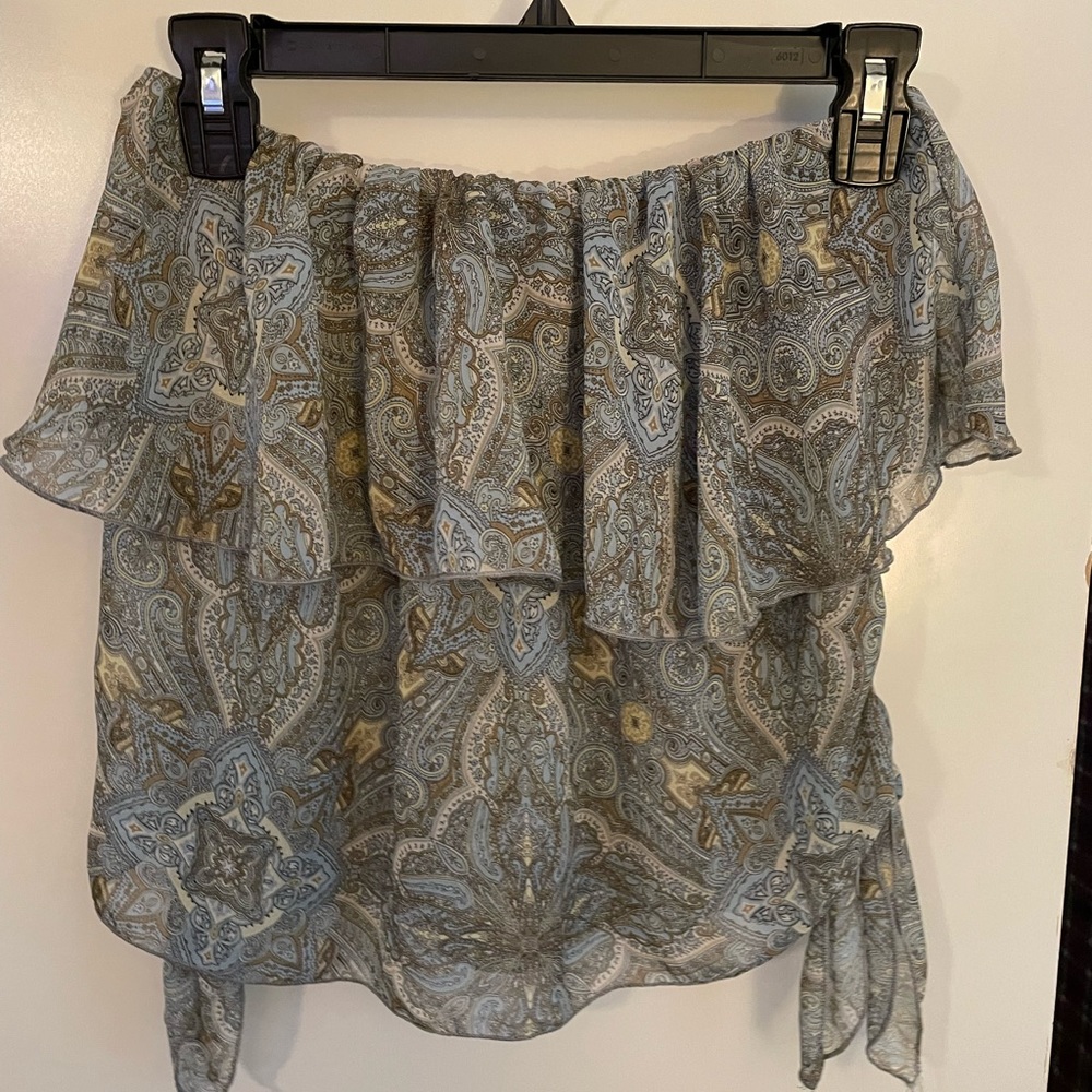 Super fun and flowy strapless top.